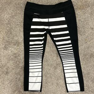 Athleta Sonar Capri leggings
